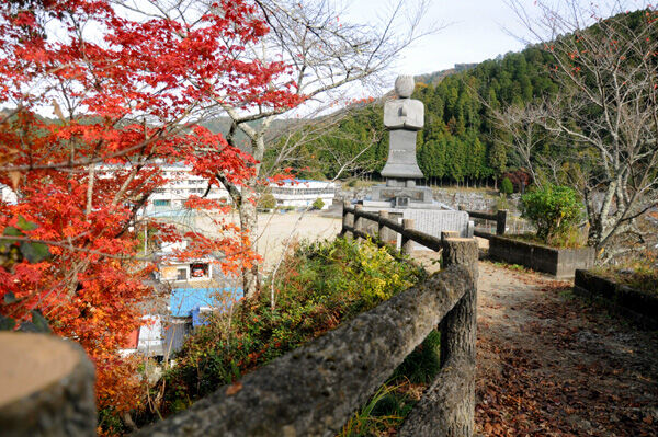 両面宿儺の石像